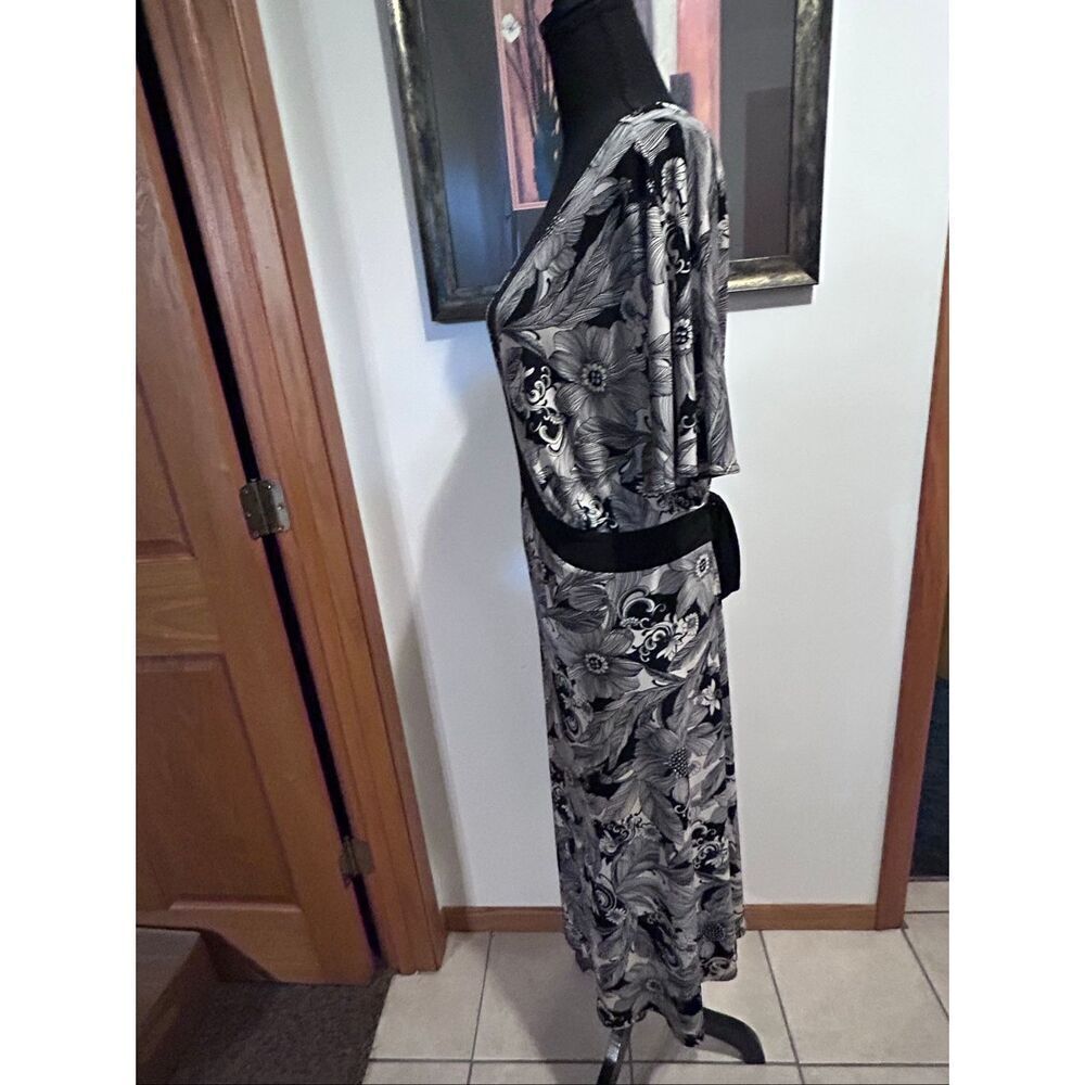KSL Karin Stevens Plus Size 20W Black & White Floral Faux Wrap Midi Dress - Picture 5 of 10